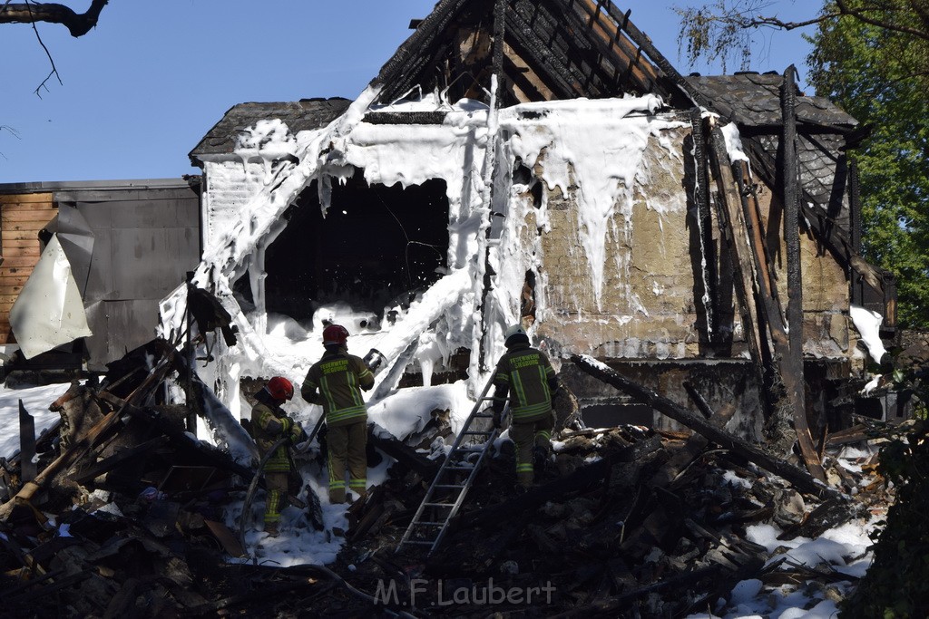 Grossfeuer Einfamilienhaus Siegburg Muehlengrabenstr P1420.JPG - Miklos Laubert